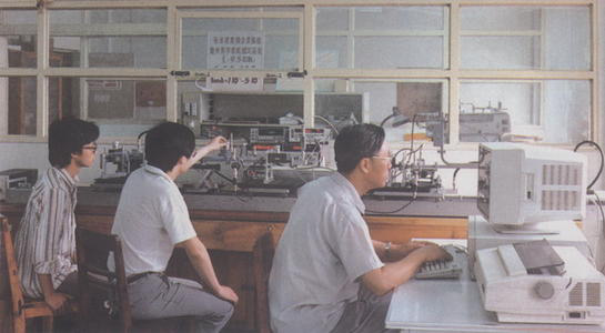 1988年，张其劭带领科研团队研制材料测试系统..png
