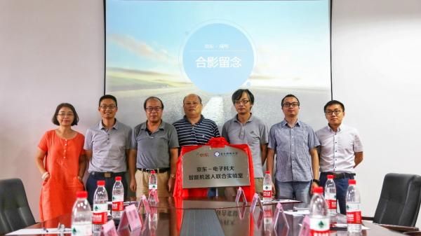 photo2.jpg 095bd1f01c21d13b06e5a5c6df166b53.jpg