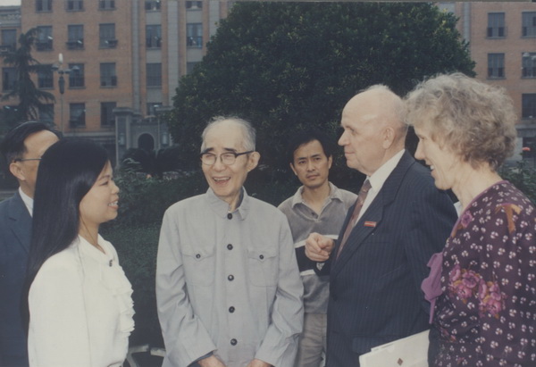 谢立惠教授与50年代曾在我校任职的列别捷夫教授会谈.jpg