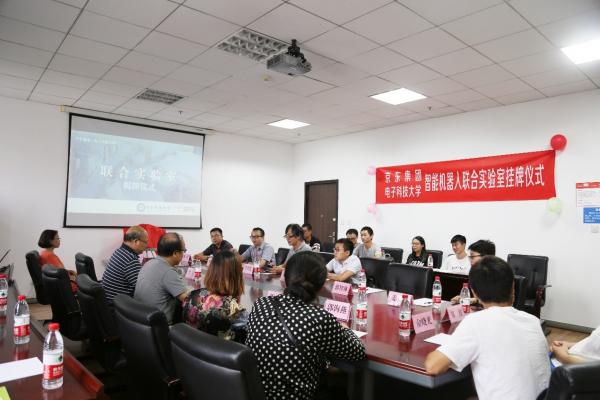 photo1.jpg 3365a057dd4148e262e6974318457392.jpg