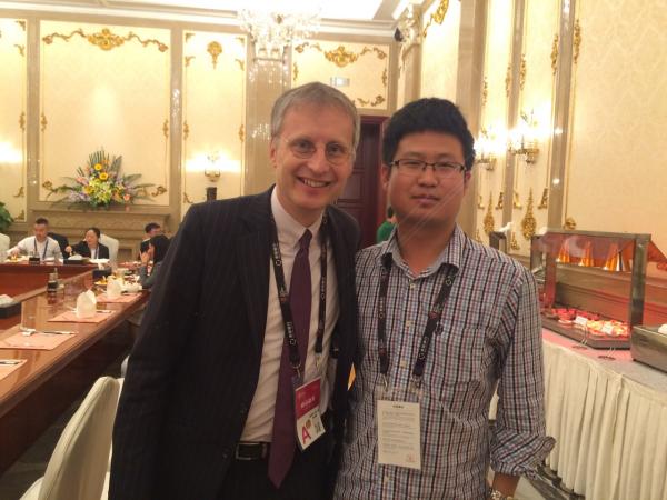 王军与《大数据时代》作者舍恩伯格合影.jpg 王军与《大数据时代》作者舍恩伯格合影.jpg