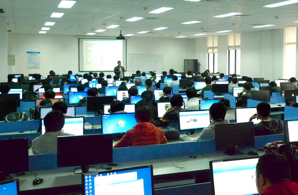 计算机系统专业软件实验室1.jpg