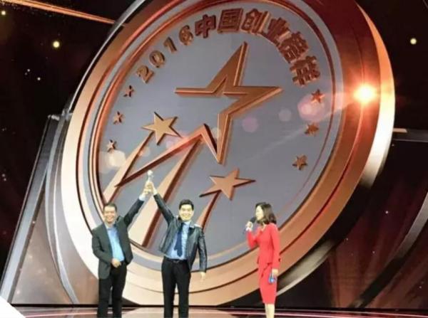 颁奖典礼.jpg 颁奖典礼.jpg