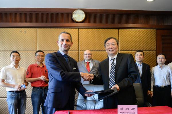 qianyue0001.jpg bff440f5affd71b3f1af8c534b902f3e.jpg